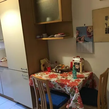 Lovely Close To Stores And Transportation Διαμέρισμα