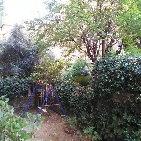Lovely Close To Stores And Transportation *
